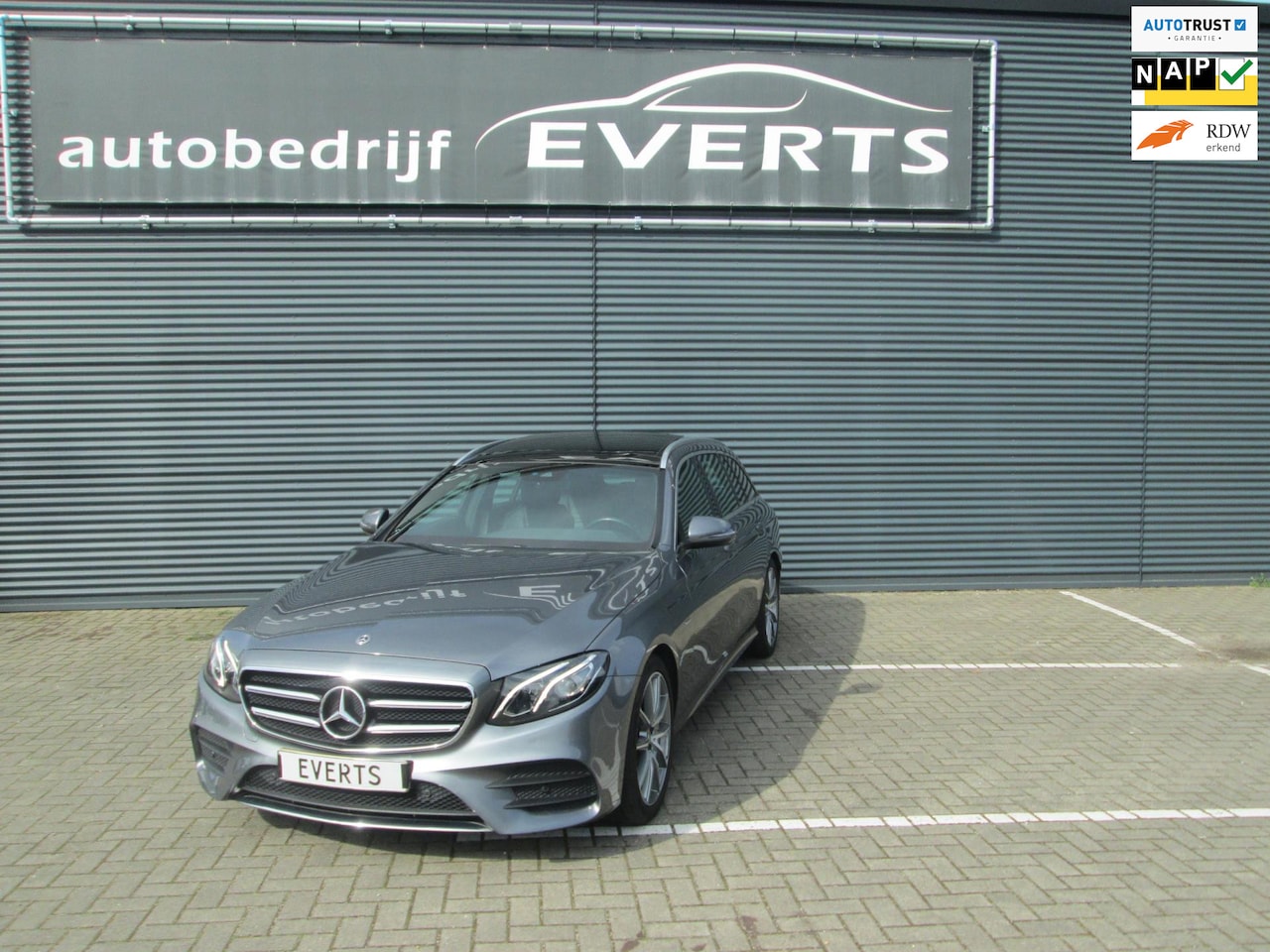Mercedes-Benz E-klasse Estate - 200 Business Solution Sport Amg uitgevoerd zeer complete originele nederlandse auto met nu - AutoWereld.nl