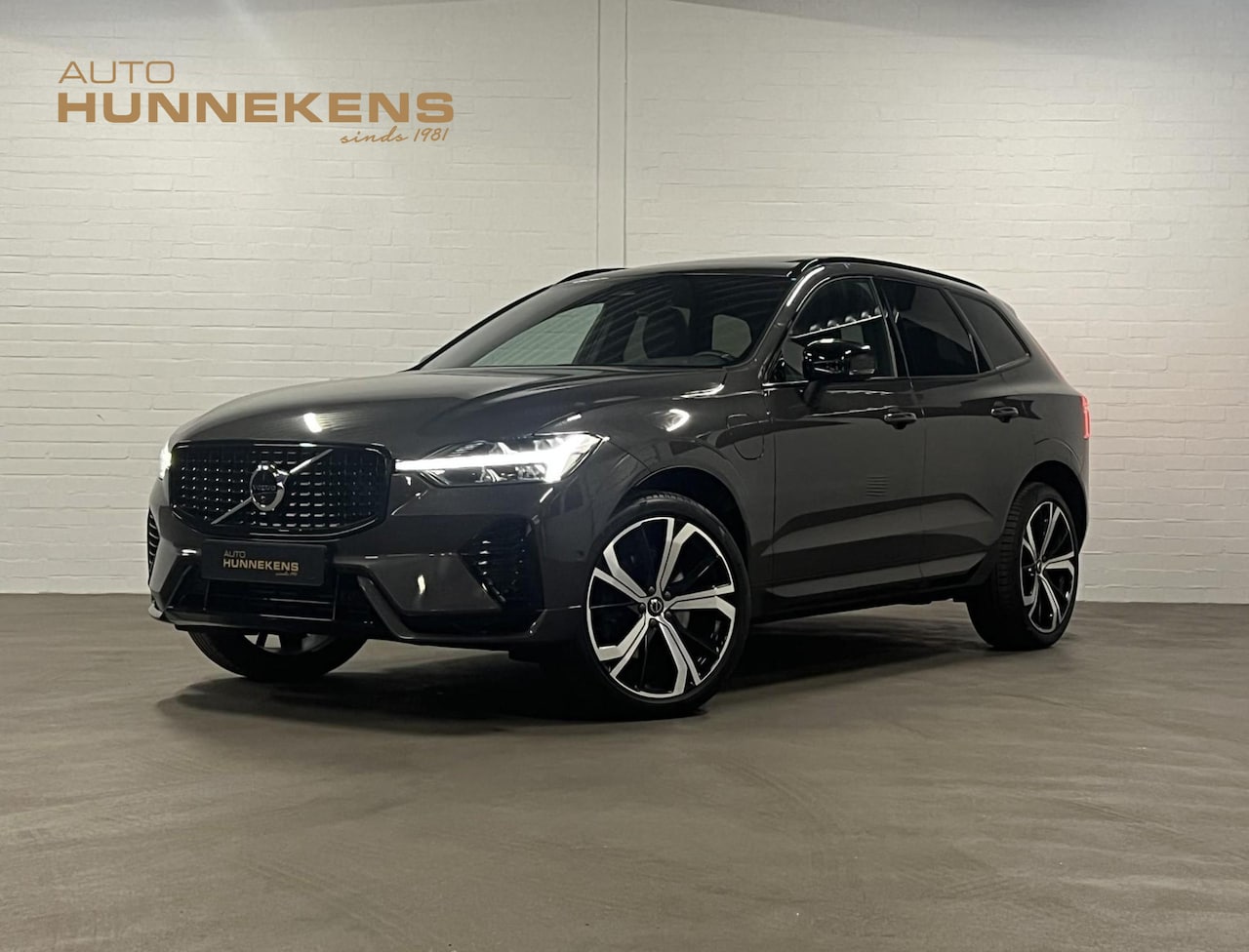 Volvo XC60 - 2.0 T8 Plug-in hybrid AWD Plus Dark Luchtvering | Trekhaak | Adapt. cruise | Open dak | 36 - AutoWereld.nl