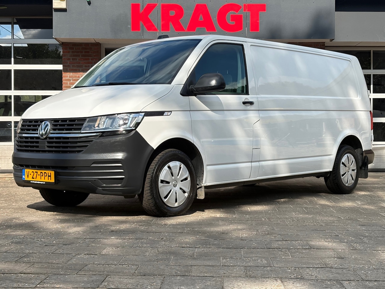 Volkswagen Transporter - 2.0 TDI L2H1 150PK!|DSG Automaat|airco|achteruitrijcamera|apple carplay|drie zitplaatse - AutoWereld.nl