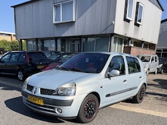 Renault Clio - 1.4-16V Privilège Airco, 5 Deurs. Keurig nette en perfect rijdende Clio. Prijs is inclusie