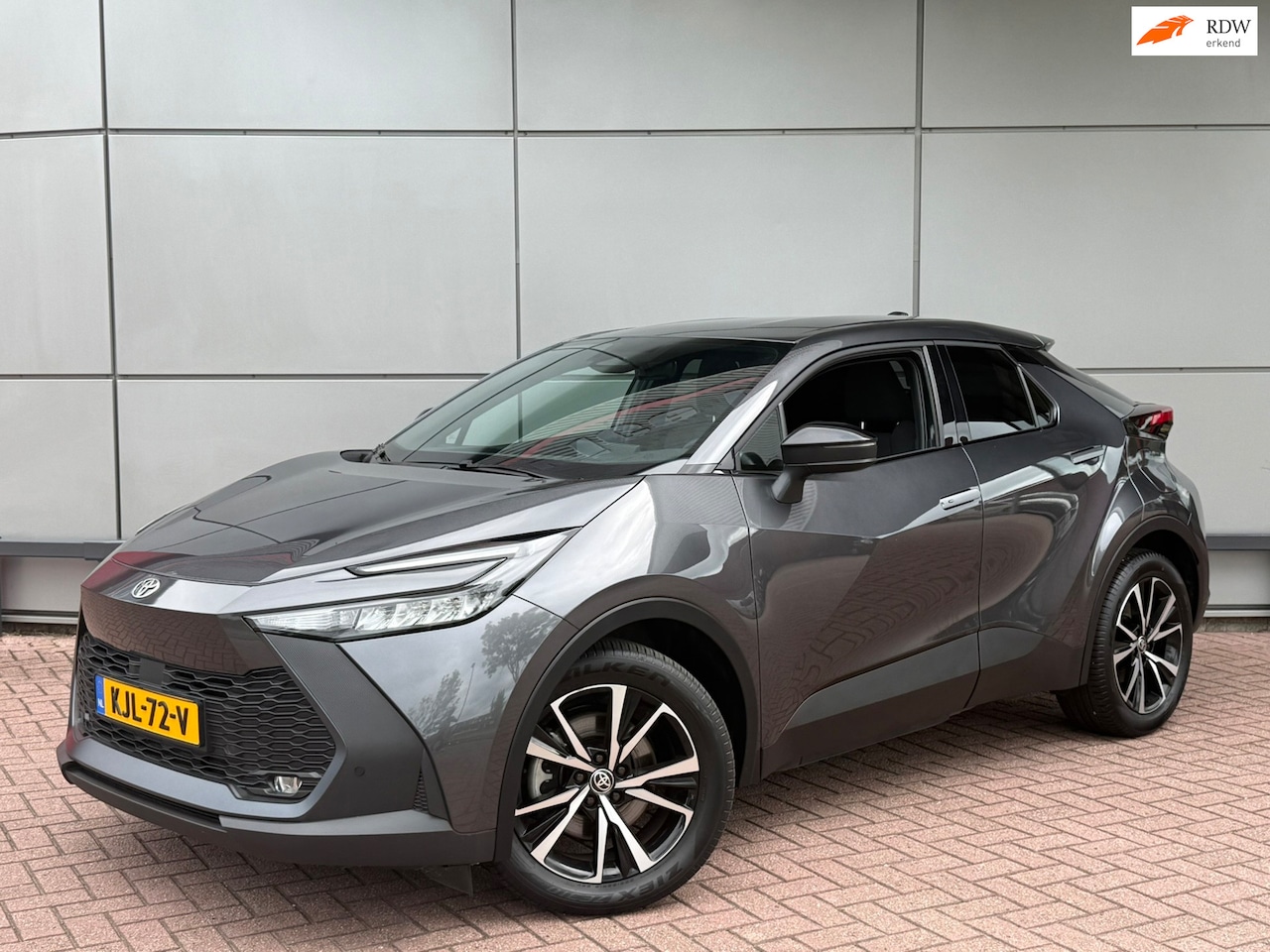 Toyota C-HR - 2.0 Plug-in Hybrid 220 Dynamic | Camera | Stoel & Stuurverwarming | Navigatie | PHEV | - AutoWereld.nl