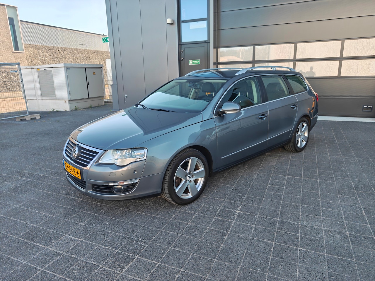 Volkswagen Passat Variant - 3.2 V6 Highline 4M 3.2 V6 Highline 4M,Climate control,Parkeersensoren,Cruise control,Navi - AutoWereld.nl