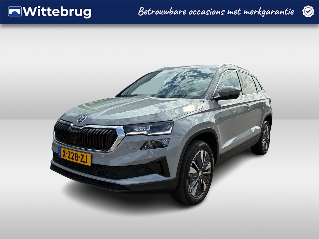 Skoda Karoq - 1.5 TSI ACT Business Edition Plus / 17"LMV / NAVI / APP.Connect / CAMERA - AutoWereld.nl