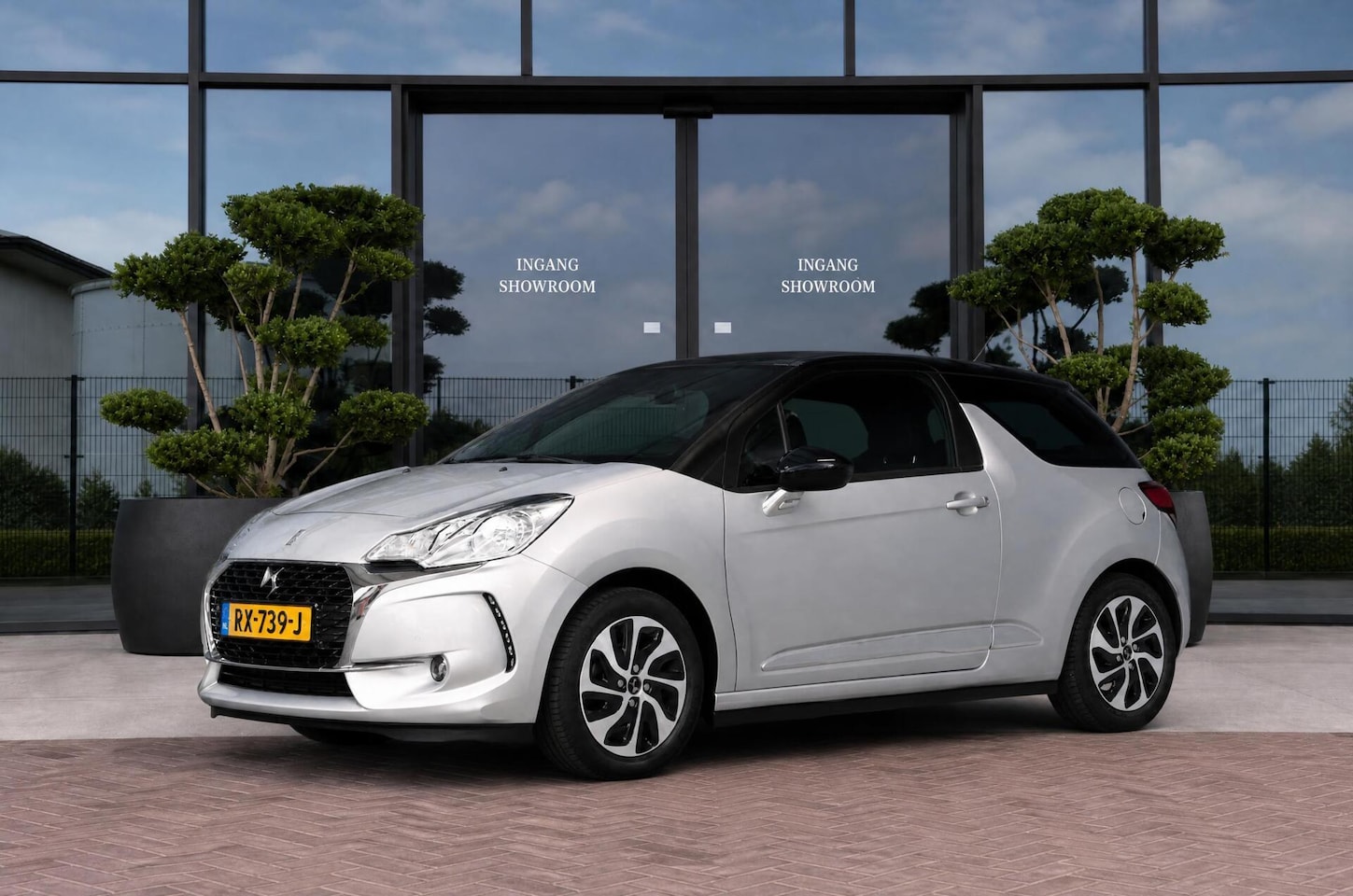 DS 3 - 1.2 PureTech So Chic CAMERA | NAV | PDC - AutoWereld.nl