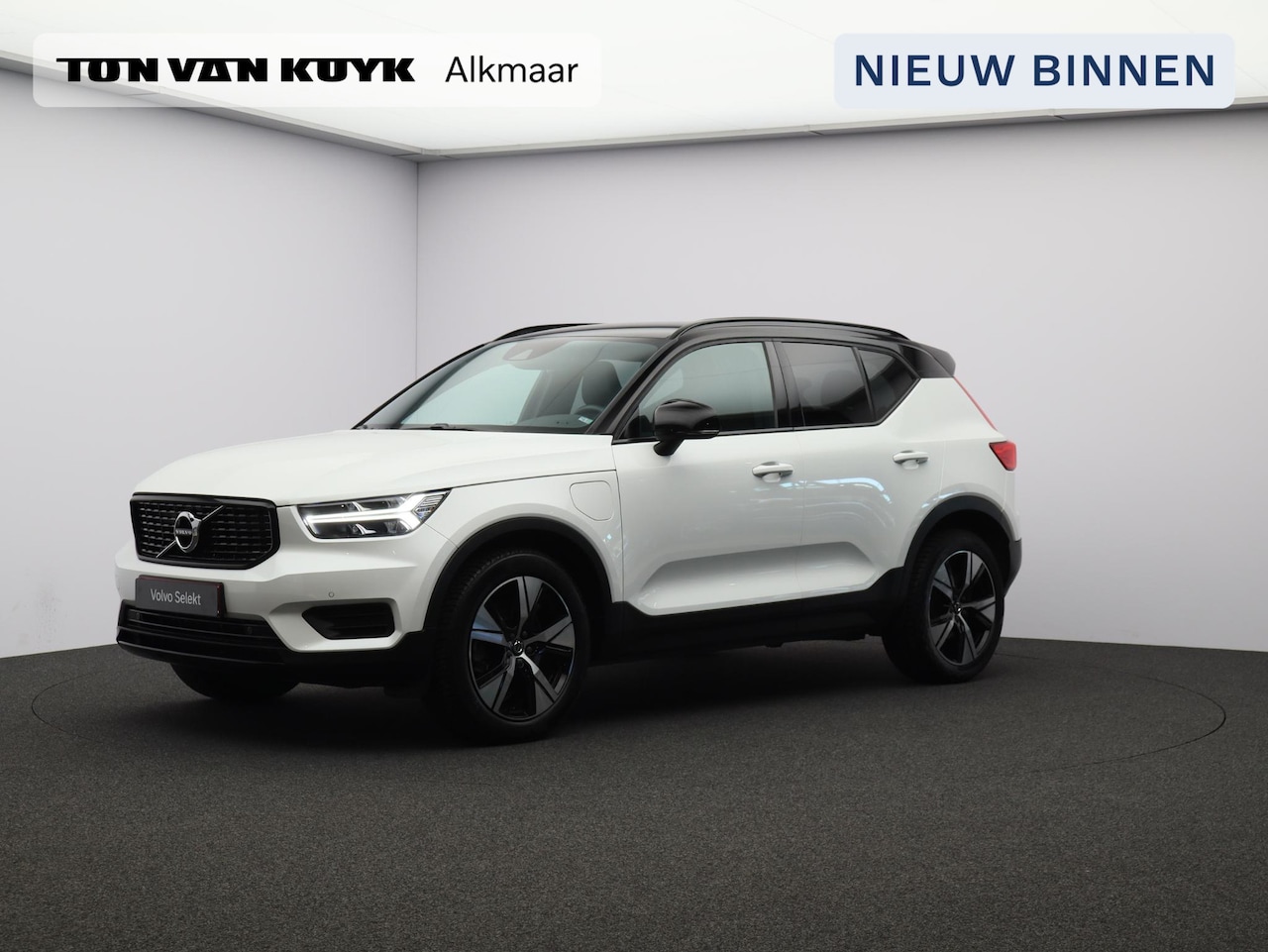 Volvo XC40 - 1.5 T4 Recharge R-Design / Leder / Stoel- + Stuurwielverwarming / Achteruitrijcamera / Cru - AutoWereld.nl
