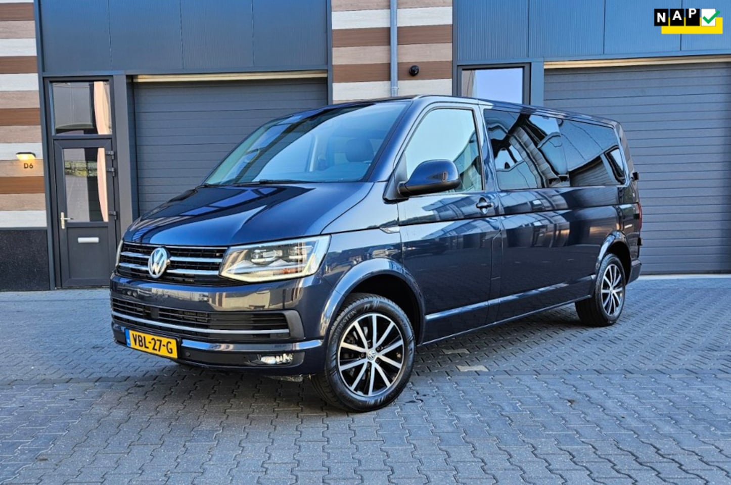 Volkswagen Transporter - 2.0 TDI Highline L2H1 DSG LEDER NAVI CLIMA - AutoWereld.nl