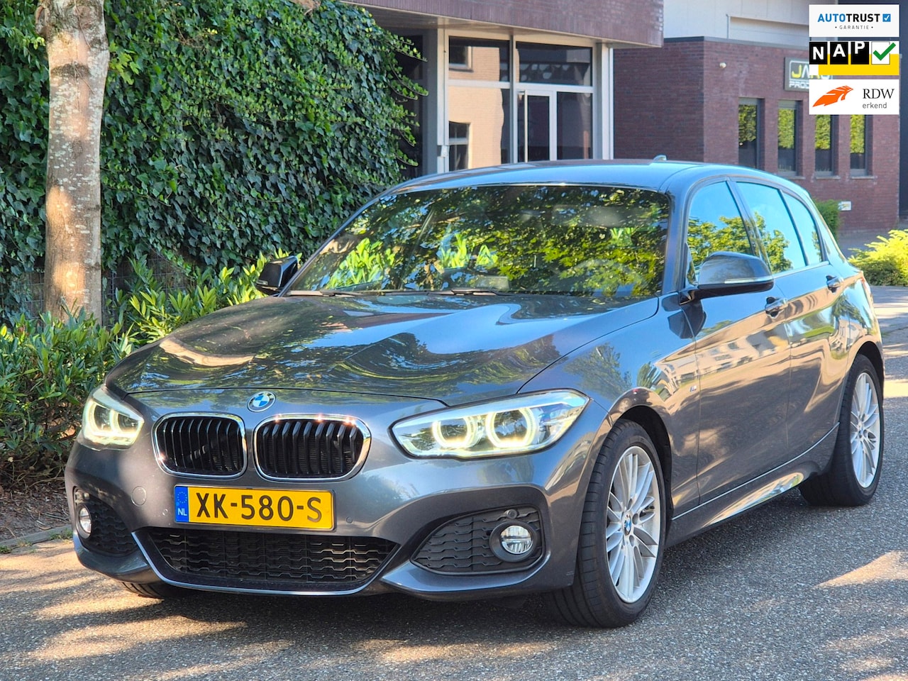 BMW 1-serie - 120i High Executive M Sport Apple CarPlay Trekhaak LED NAP Dealer onderhouden RIJKLAAR 184 - AutoWereld.nl