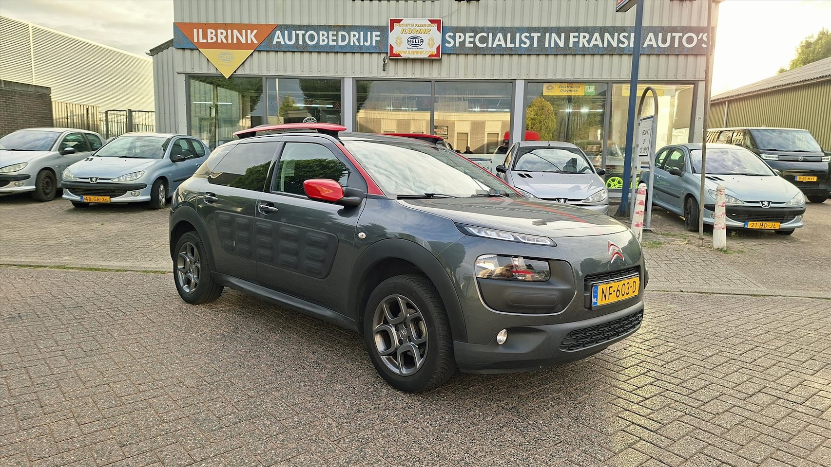 Citroën C4 Cactus - VTi 82pk SHINE AIRCO, CAMERA, NAVIGATIE, TREKHAAK - AutoWereld.nl