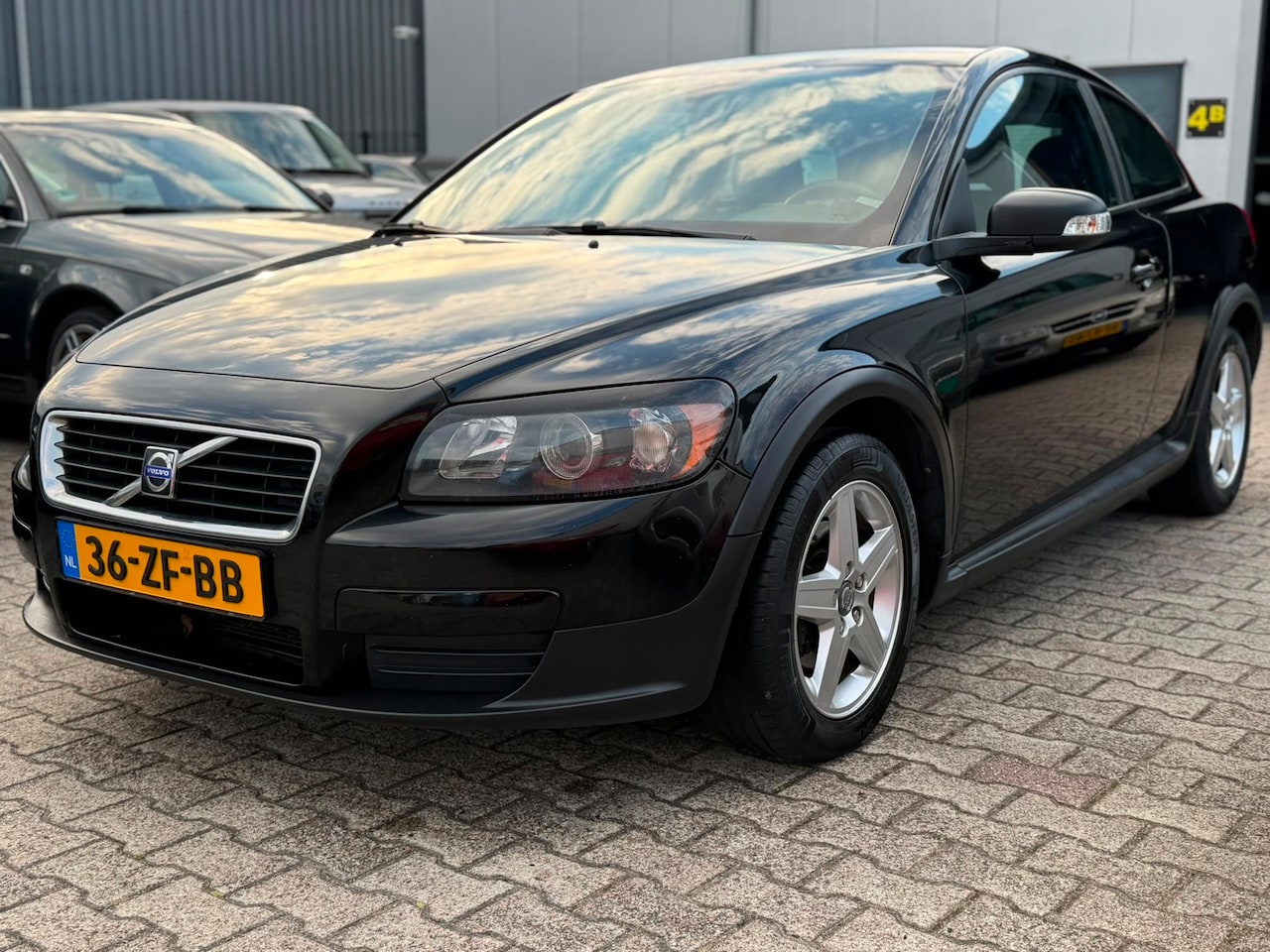 Volvo C30 - 1.6 Kinetic Zwart 2008 Airco Lmv APK 01-2027 - AutoWereld.nl