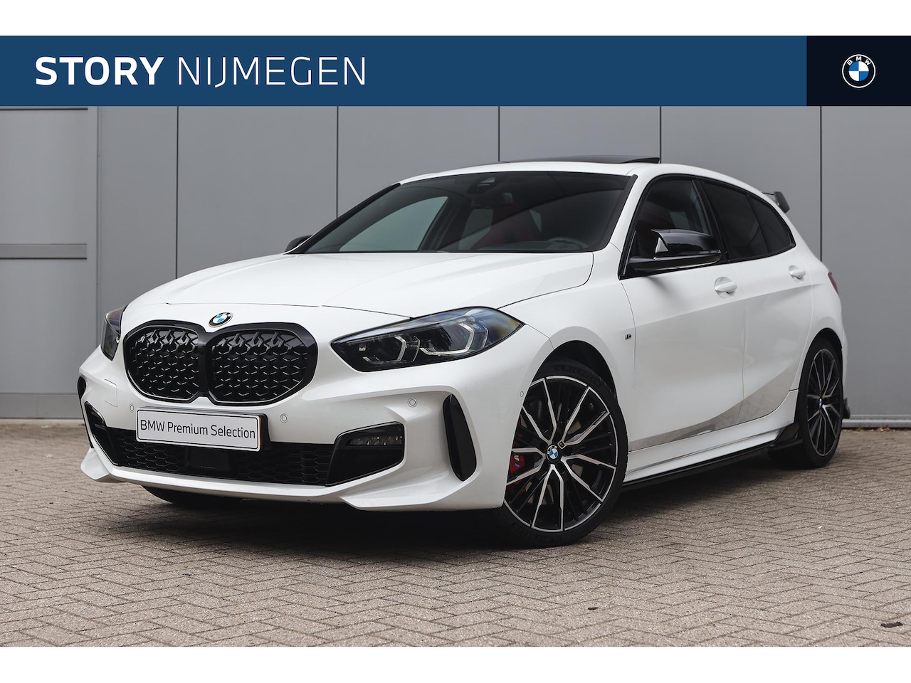BMW 1-serie - 118i M Sport Automaat / Panoramadak / M Sportstoelen / Comfort Access / Achteruitrijcamera - AutoWereld.nl