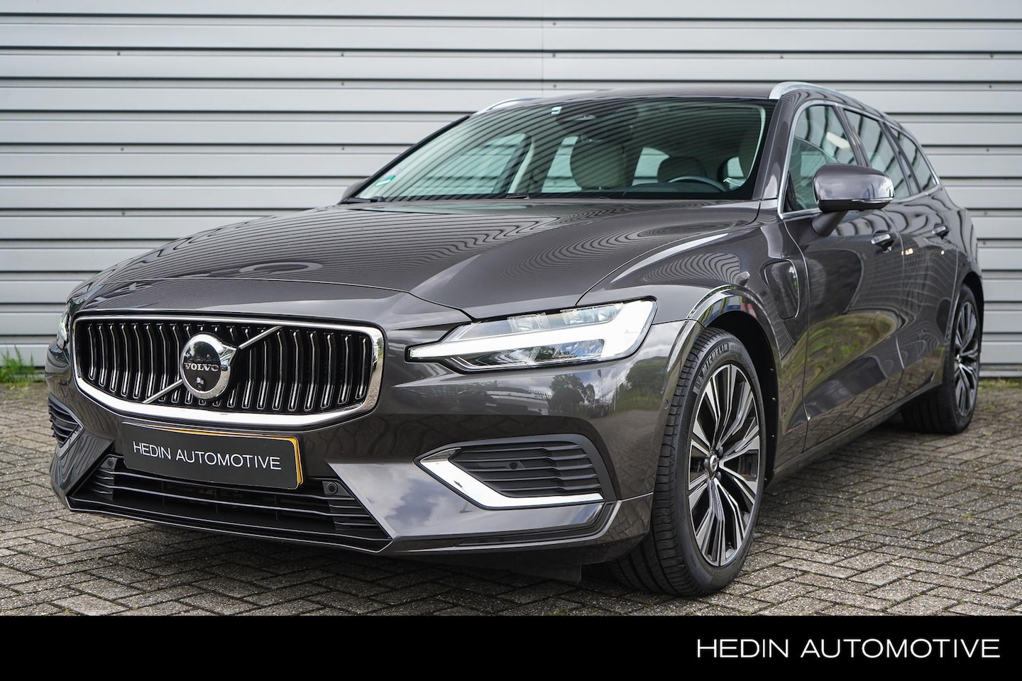 Volvo V60 - 2.0 T6 Plug-in hybrid AWD Plus Bright Adaptieve Cruise Control met Pilot assist | Trekhaa - AutoWereld.nl