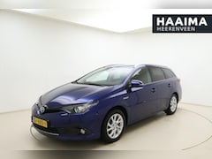 Toyota Auris - 1.8 Hybrid Dynamic | Navigatie | Trekhaak | Climate Control | Cruise Control | Camera | Ar