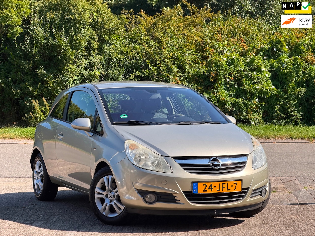 Opel Corsa - 1.4-16V / AUTOMAAT / CRUISE / AIRCO - AutoWereld.nl