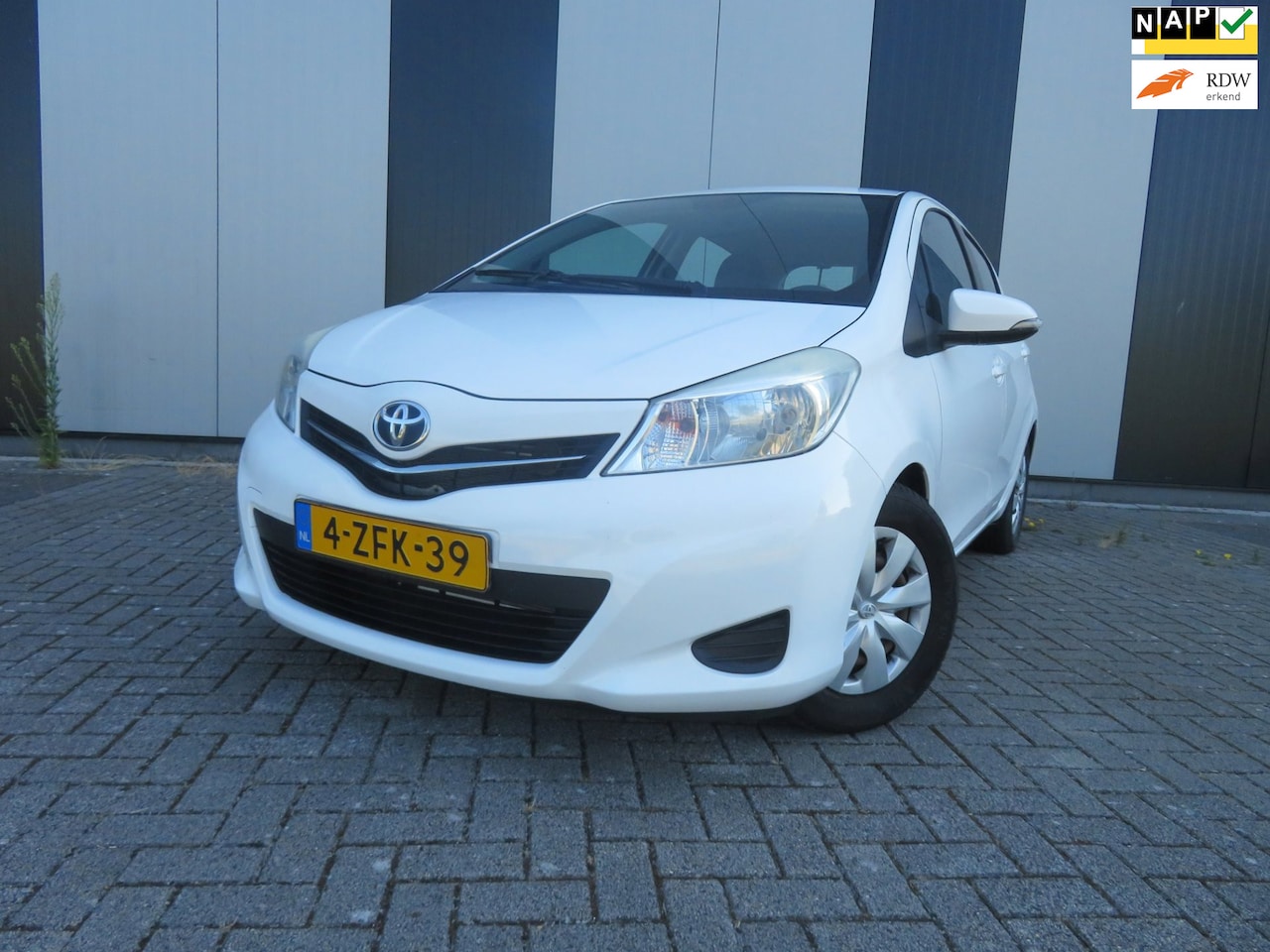 Toyota Yaris - 1.0 VVT-i Now 1.0 VVT-i Now - AutoWereld.nl