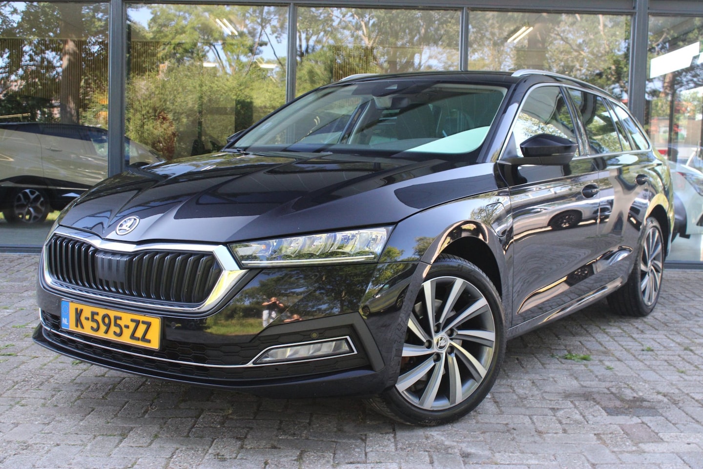 Skoda Octavia Combi - 1.4 TSI iV PHEV Business Edition Plus | Adaptive-cruise | Trekhaak | Keyless | BLIS | Carp - AutoWereld.nl