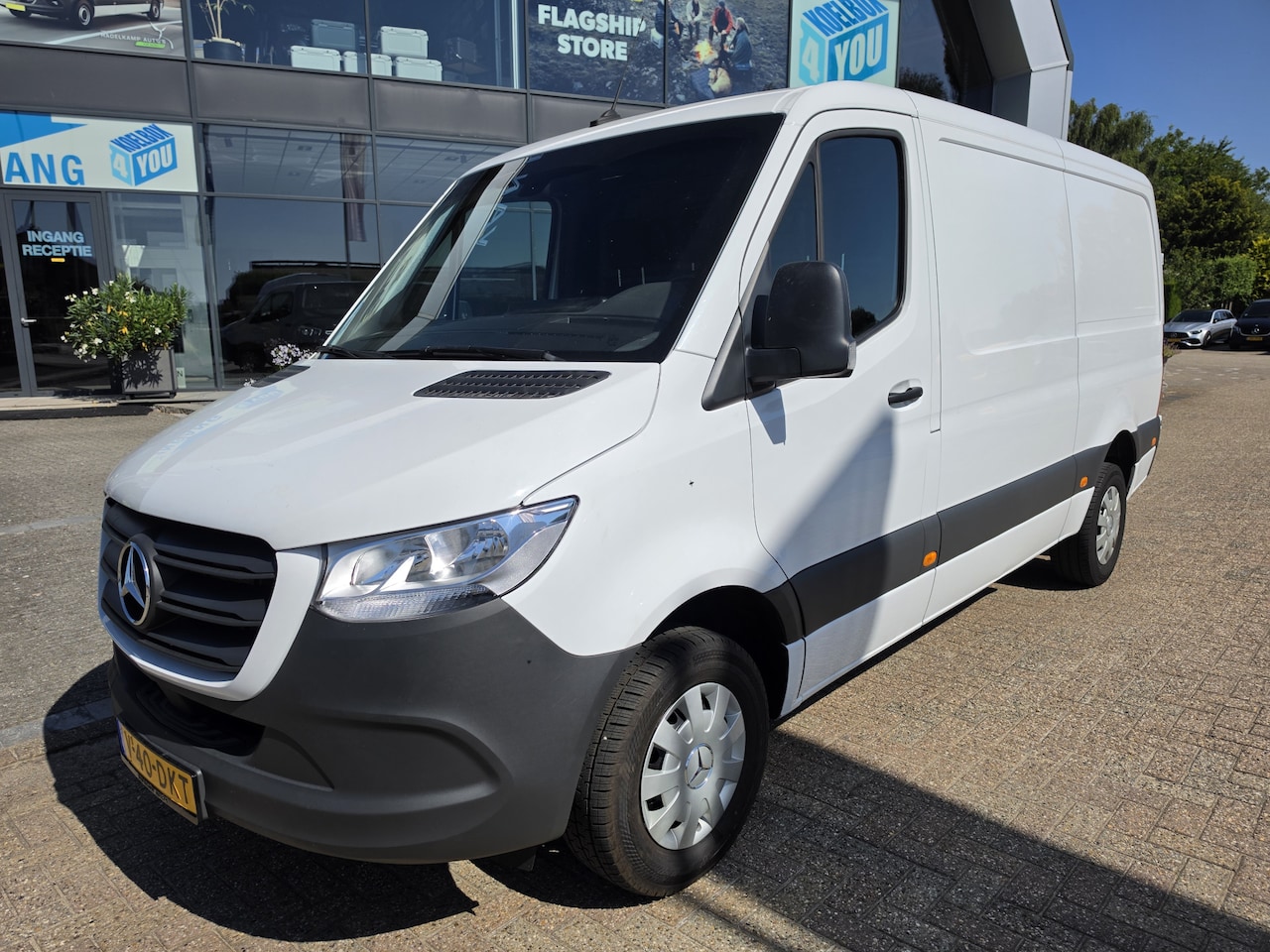 Mercedes-Benz Sprinter - 317 CDI L2-H1 RWD Automaat * 3,5t Trekgewicht * Camera * Cruise * MBUX * - AutoWereld.nl