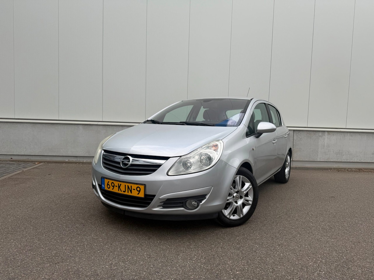 Opel Corsa - 1.2-16V Cosmo - WEINIG KM! - Airco / Cruise / PDC / Elektr. ramen / Lm velgen / NAP - AutoWereld.nl