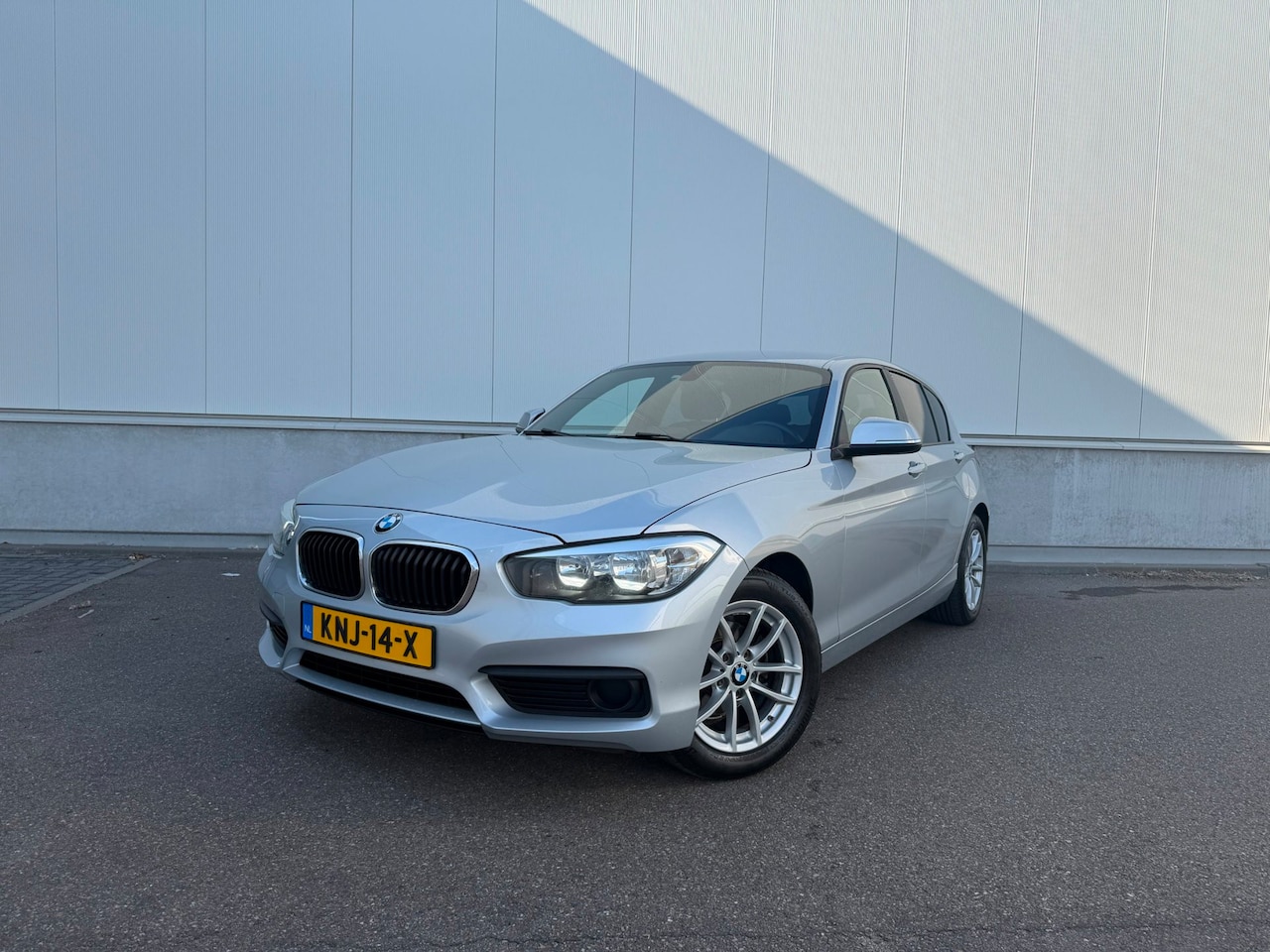 BMW 1-serie - 116i - Airco / Navi / Cruise / PDC / Leder / Elektr. ramen / Lm velgen - AutoWereld.nl
