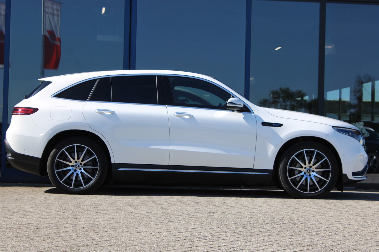 Mercedes-Benz EQC - 400 4MATIC 80kWh Business Solution AMG LINE - AutoWereld.nl