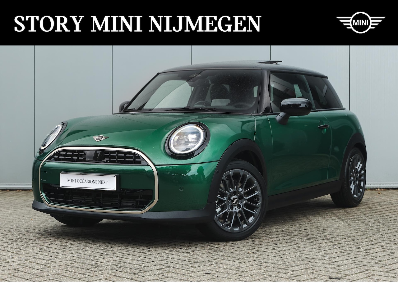 MINI 3-Deurs - Hatchback Cooper C Automaat / Favoured / Pakket M / 17" U-Spoke grey - AutoWereld.nl