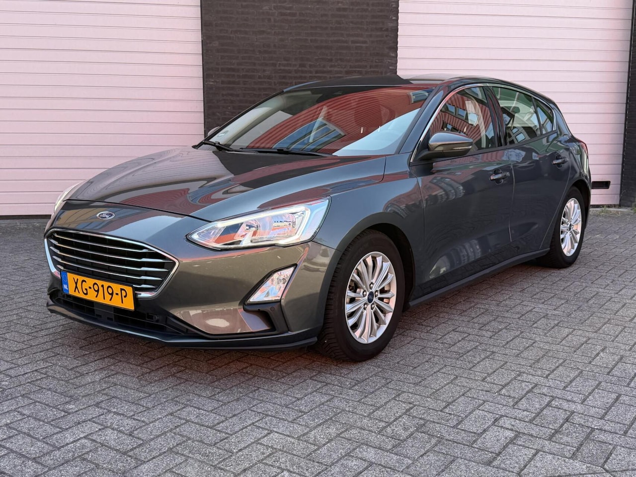 Ford Focus - 1.5 EcoBoost Titanium Business NL Auto| Trekhaak| Dealer onderhouden - AutoWereld.nl