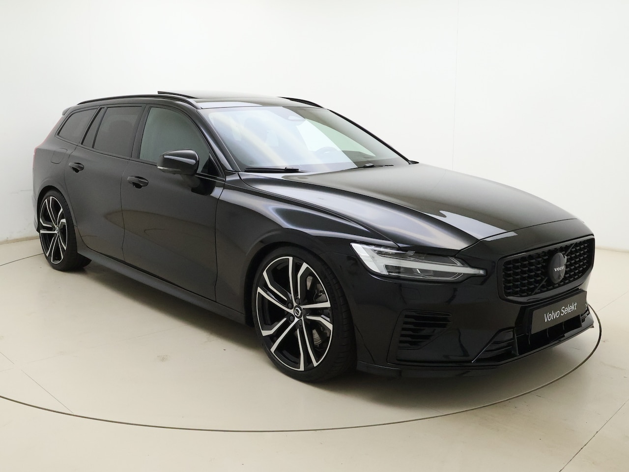 Volvo V60 - T8 455pk AWD Ultra Dark Performance Edition / 20 Inch / Heico verlaagd / Stylingkit / Schu - AutoWereld.nl