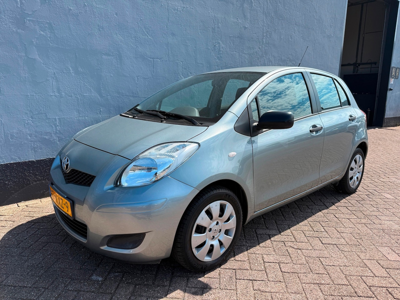 Toyota Yaris - 1.3 VVTi Comfort - Airco - Trekhaak - AutoWereld.nl
