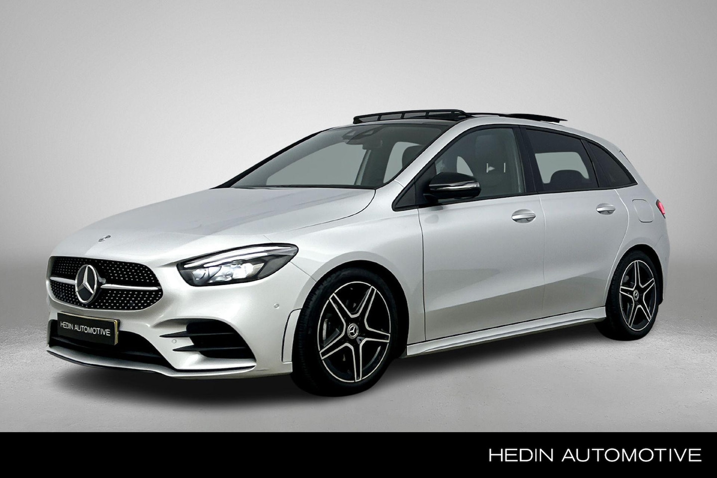 Mercedes-Benz B-klasse - B 180 Automaat Business Solution AMG | Nightpakket | Panoramadak | Parktronic met camera | - AutoWereld.nl