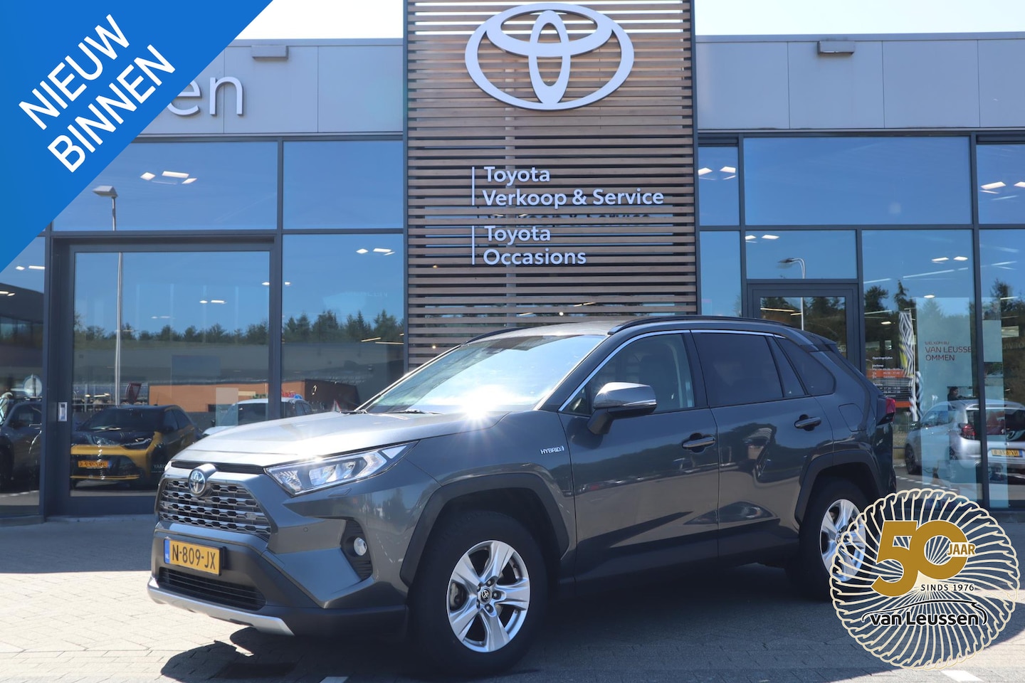 Toyota RAV4 - 2.5 HYBRID STYLE TREKHAAK VOL-LEDER LED STOEL/STUURVERWARMING EL-ACHTERKLEP KEYLESS APPLE- - AutoWereld.nl