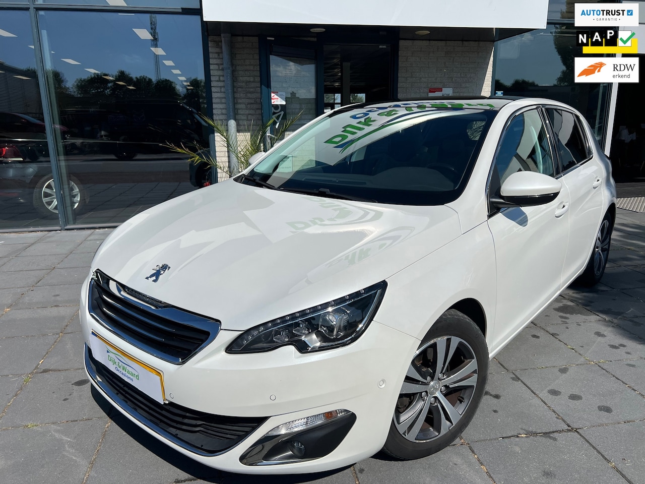 Peugeot 308 - 1.2 PureTech Allure AUTOMAAT | PANO | DISTR.RIEM VERV. - AutoWereld.nl