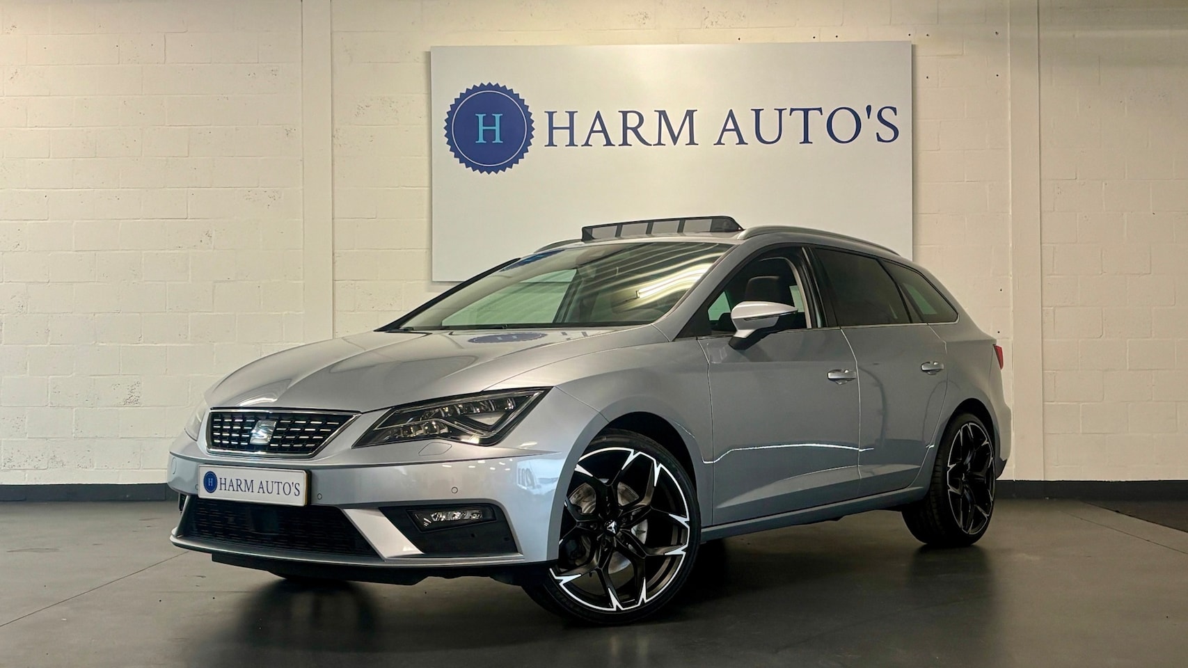 SEAT Leon ST - 1.8 TSI Xcellence 180pk Pano / Navi / Keyless / LED / Alcantara - AutoWereld.nl
