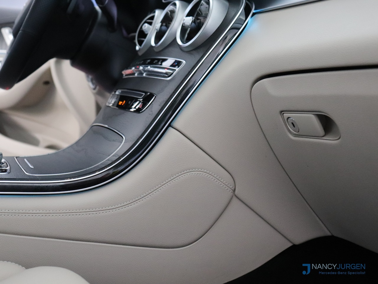 Mercedes-Benz GLC-klasse Coupé - 250 4M | 9G Aut. | Business | AMG | 360* Camera | Winter Pakket | Comand APS | Nappaleder - AutoWereld.nl