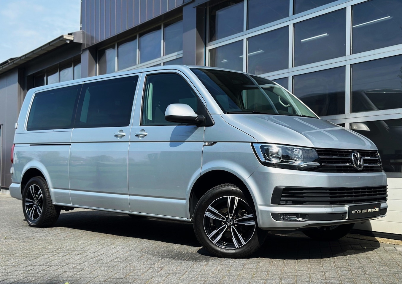 Volkswagen Transporter Caravelle - 2.0 TDI 150pk | Automaat | Lang | Dubbele Cabine 6 persoons | Comfortline | Euro 6 | Clima - AutoWereld.nl