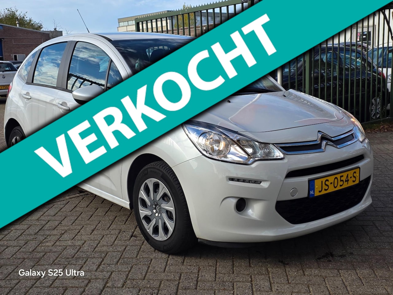 Citroën C3 - 1.2 PureTech Tendance paramoer airco cruis control elektrische ramen cv op afs - AutoWereld.nl