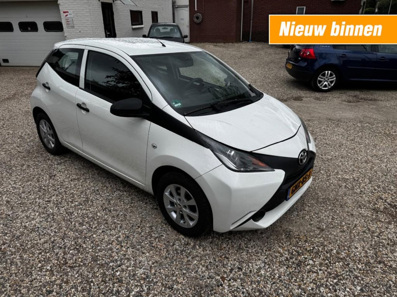Toyota Aygo - 1.0 VVT-i x-play 1.0 VVT-I X-PLAY,licht metaal,airco,cruise - AutoWereld.nl