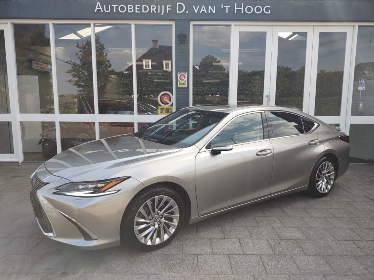 Lexus ES - 300h President Line 300H PRESIDENT LINE - AutoWereld.nl