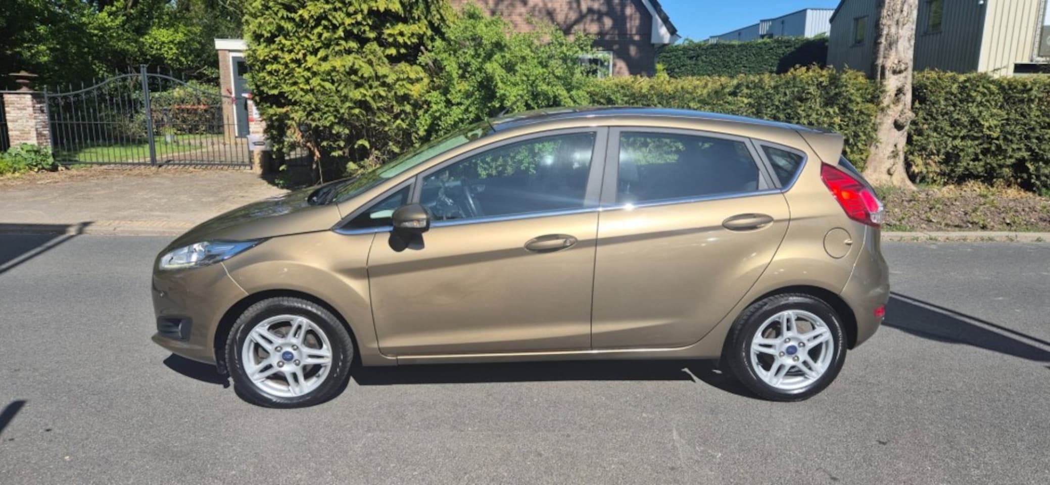 Ford Fiesta - 1.6 Ti-VCT Titanium*automaat*NAP*ECC*Lichtmetaal*Navigatie* - AutoWereld.nl