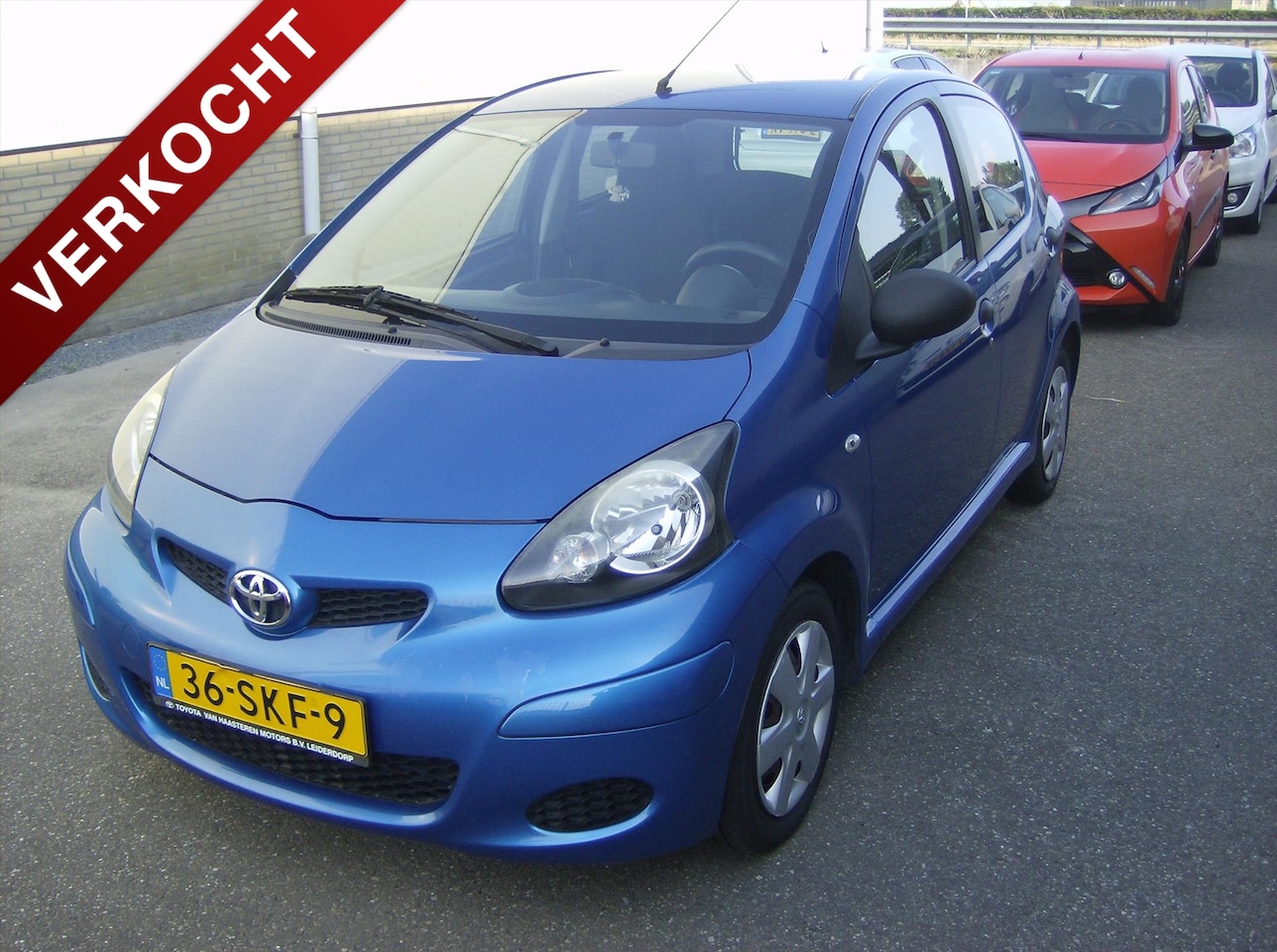 Toyota Aygo - 1.0 12V VVT-I 5DRS Dealeronderhouden - AutoWereld.nl