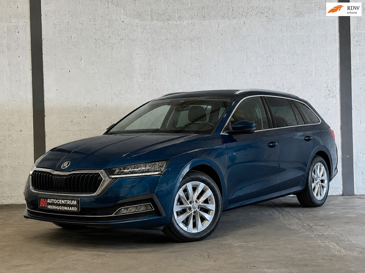 Skoda Octavia Combi - 1.0 TSI Sport Business Navi|Camera|LED|Carplay|Dealer Onderhouden !! - AutoWereld.nl