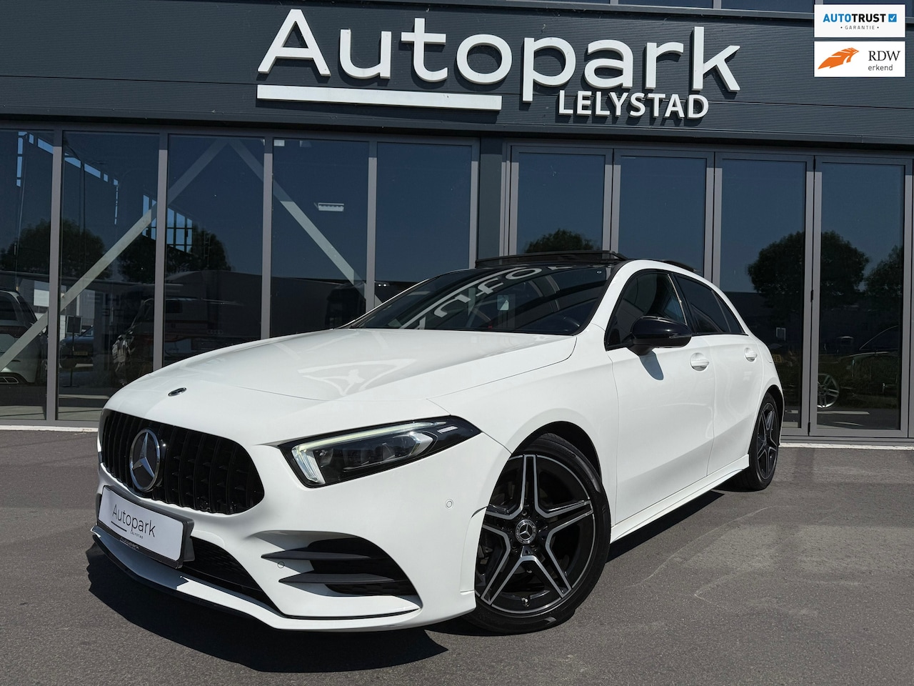 Mercedes-Benz A-klasse - 180 d Premium PANO - AutoWereld.nl