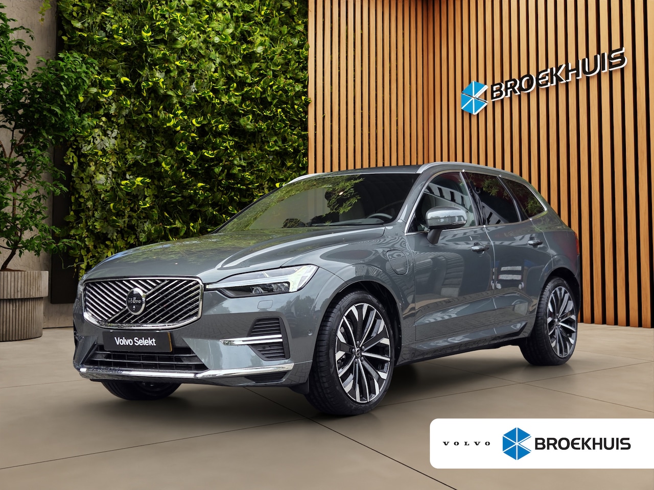 Volvo XC60 - 2.0 T6 AWD Recharge Ultra Bright | Luchtvering | 21" Velgen | Panoramadak | 360 Camera | M - AutoWereld.nl