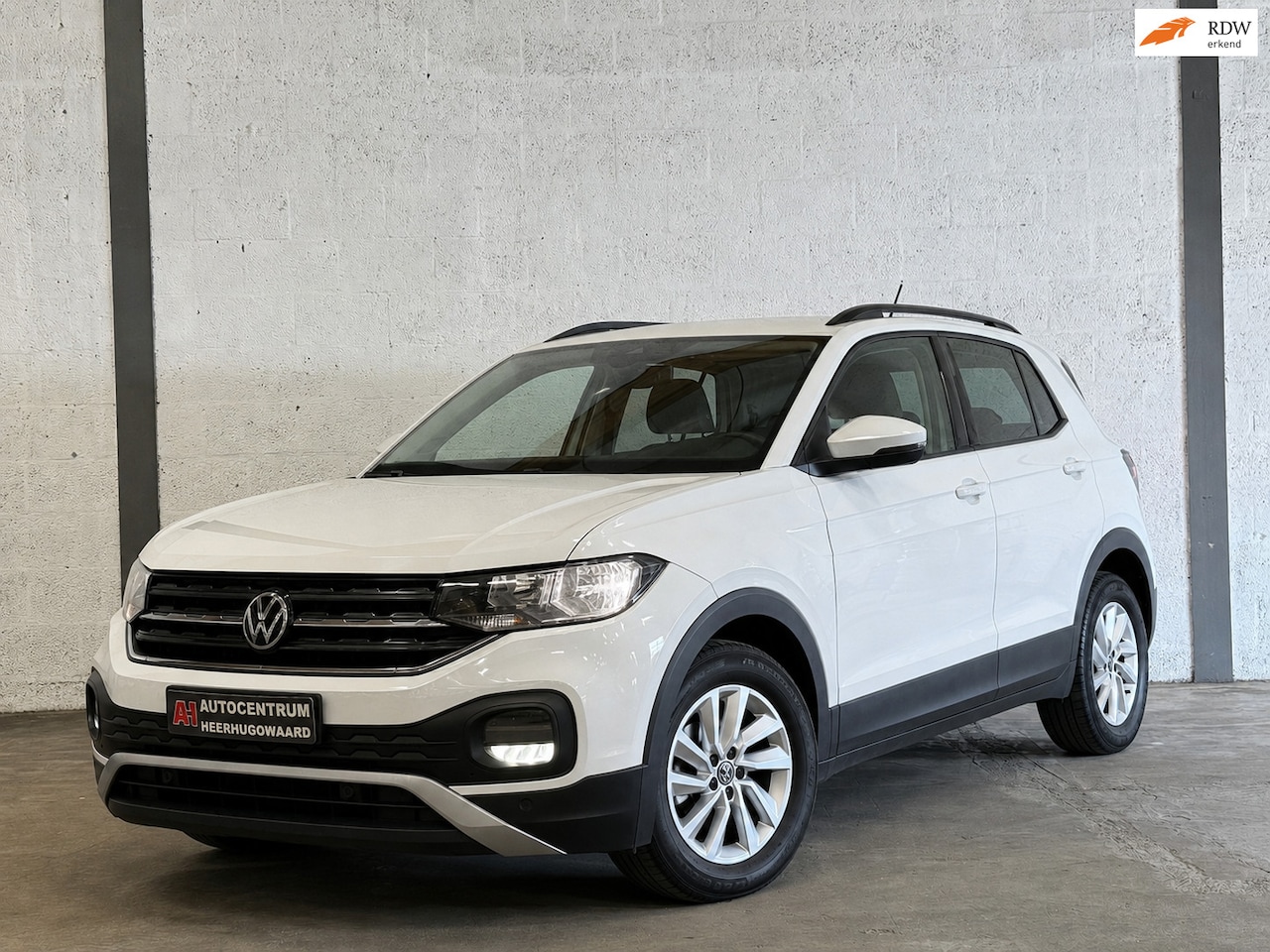 Volkswagen T-Cross - 1.0 TSI Airco|Cruise|Navi Carplay|Dealer Onderhouden !! - AutoWereld.nl