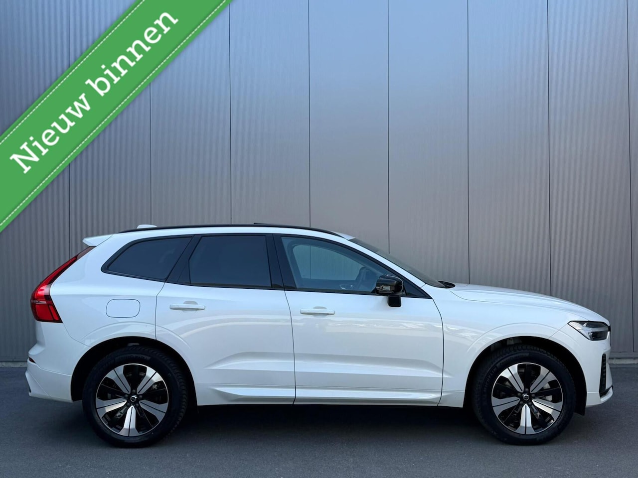 Volvo XC60 - 2.0 T6 Plug-in hybrid AWD Plus Dark Panorama|H/K Audio|Keyless - AutoWereld.nl
