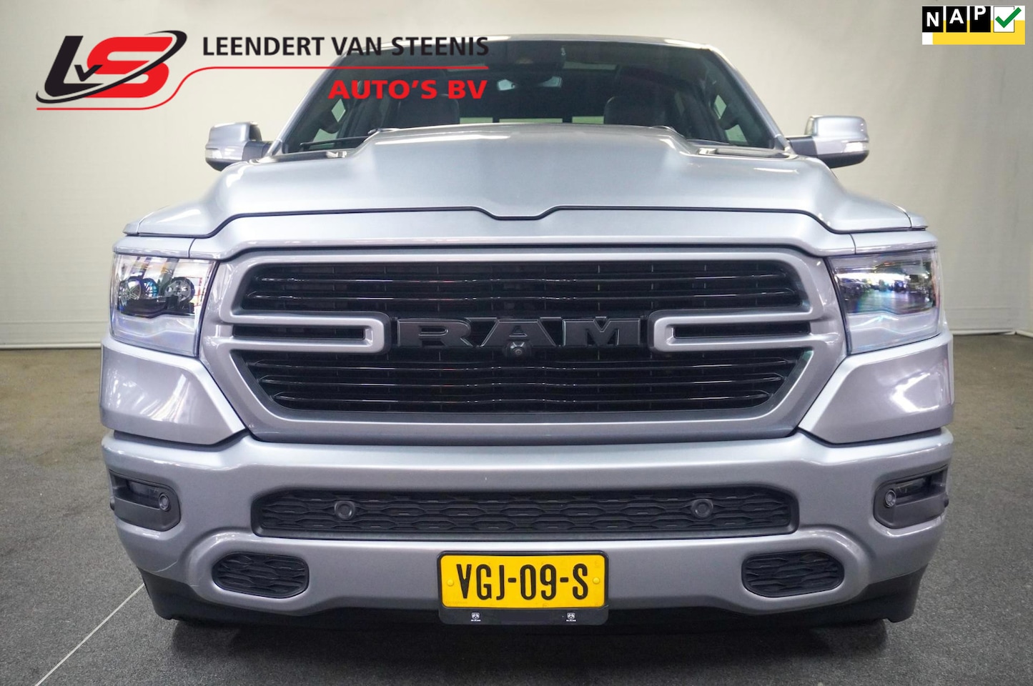 Dodge Ram 1500 - 5.7 V8 4x4 Crew Cab Rebel 5.7 V8 4x4 Crew Cab Rebel - AutoWereld.nl