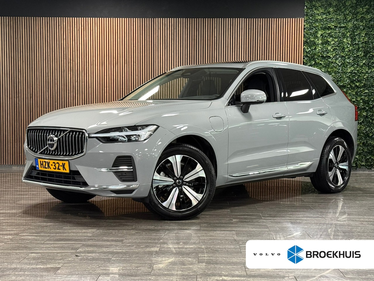 Volvo XC60 - T6 AWD Recharge Plus Bright | Trekhaak | Adaptieve Cruise Control Stoelverwarming voor+ach - AutoWereld.nl