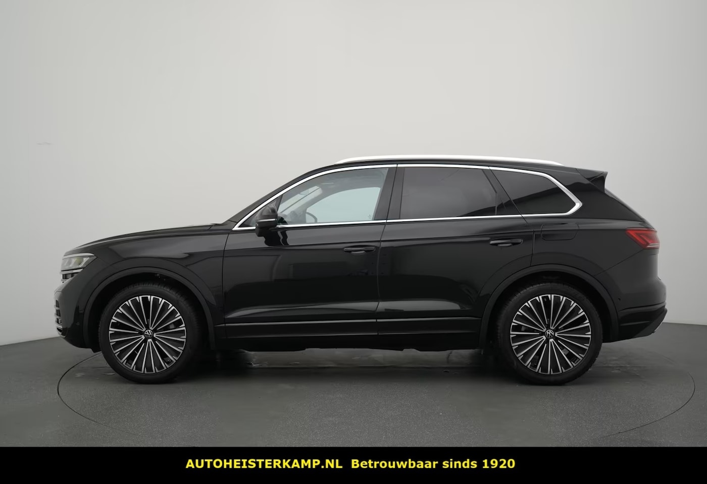 Volkswagen Touareg - 3.0 TSi eHybrid 4MOTION Elegance Head-Up Stoelkoeling Massage Panoramadak Trekhaak Luchtve - AutoWereld.nl