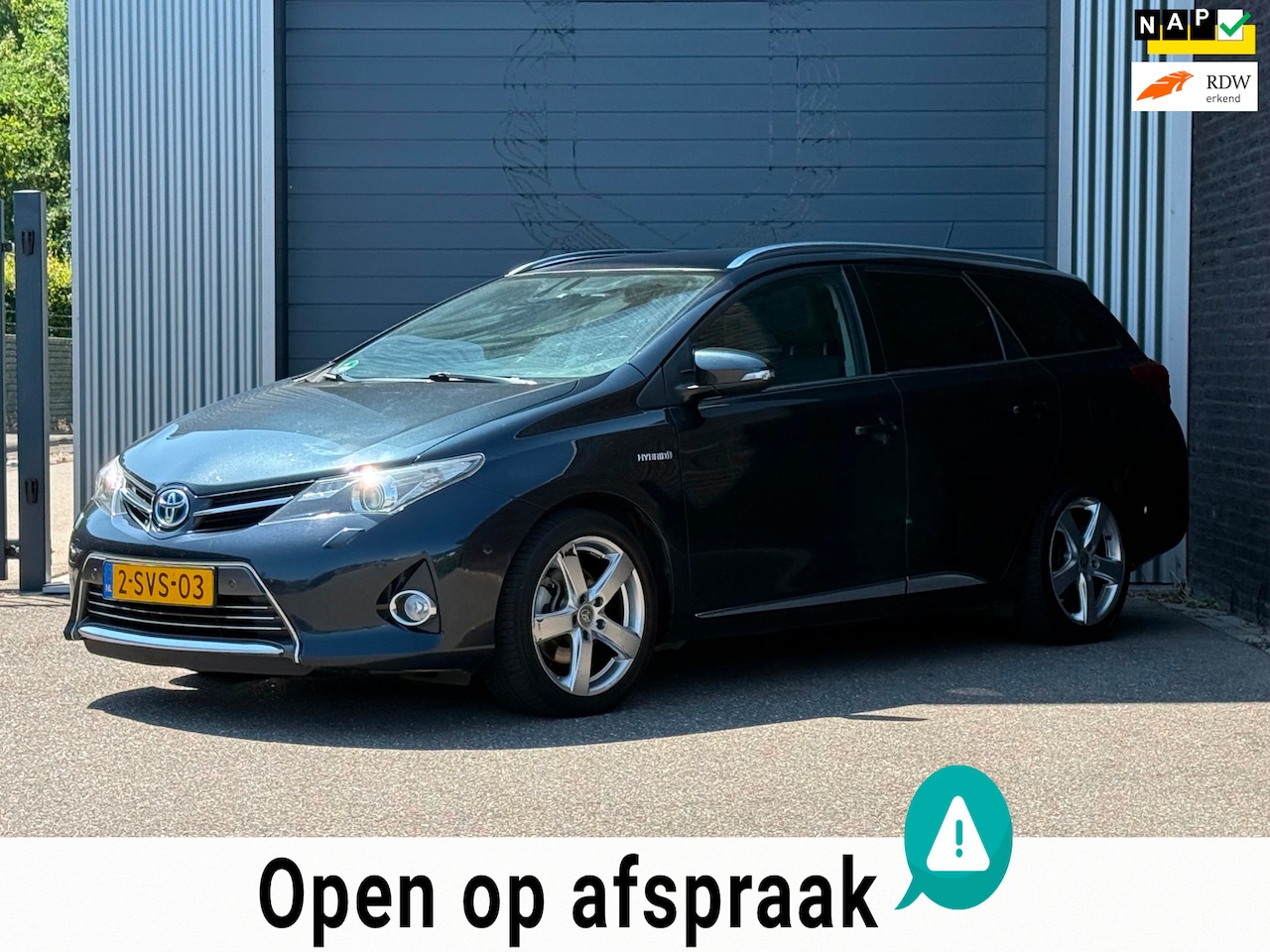 Toyota Auris Touring Sports - 1.8 Hybrid Lease Pro NAVI / PANO - AutoWereld.nl
