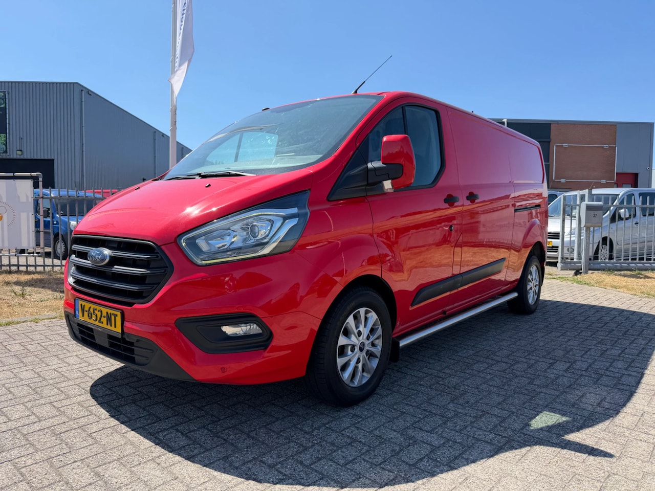 Ford Transit Custom - L2H1 Automatic, Navi, Camera, PDC, 2 sliding doors - AutoWereld.nl