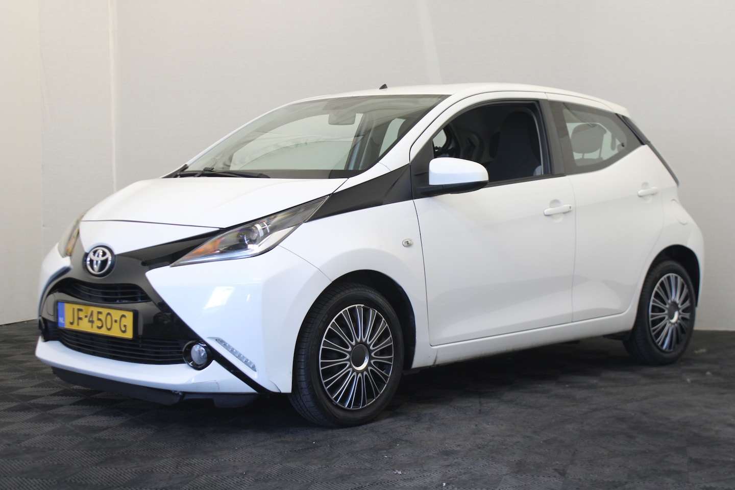 Toyota Aygo - 1.0 VVT-i x-play |Camera| - AutoWereld.nl