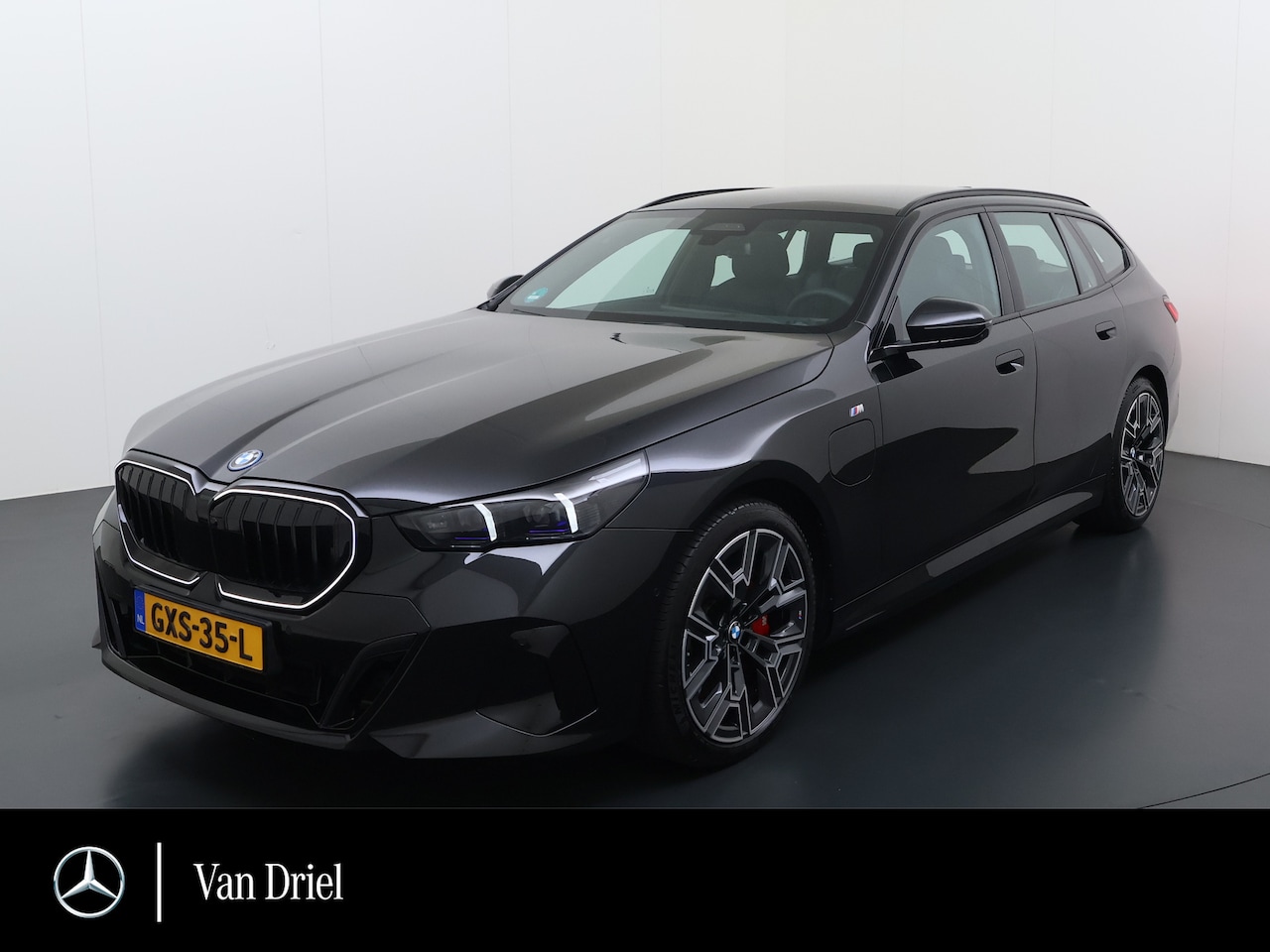 BMW 5-serie Touring - 550e xDrive M-pakket | 1ste eigenaar Pano Harman\Kardon - AutoWereld.nl